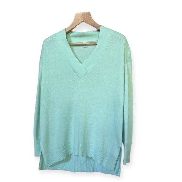 Halogen Women's 100% Cashmere Seafoam Green V-Neck Sweater, Small